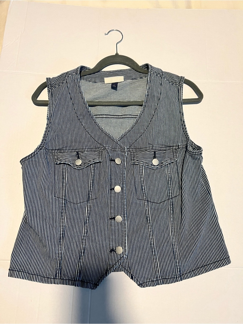 Universal Thread Large Vest - Picture 2 of 8